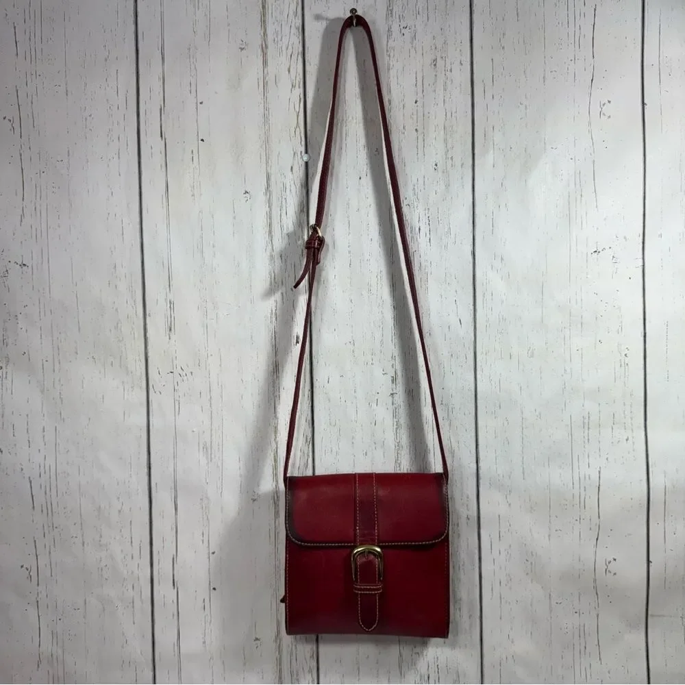 G.H Bass & Co.Womens Red Vintage Genuine Leather Crossbody Bag